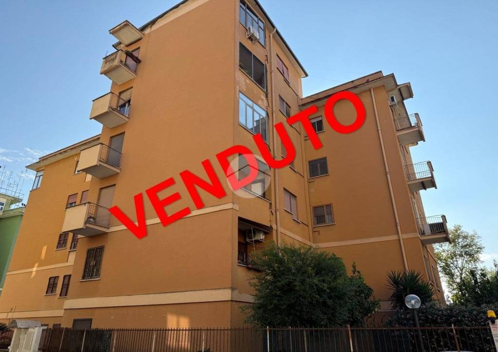 appartamento in vendita a Roma in zona Ostiense