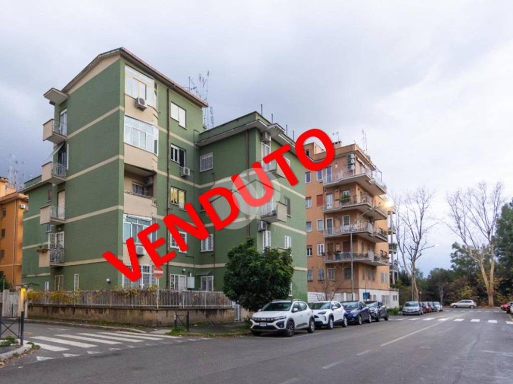 appartamento in vendita a Roma in zona Ostiense
