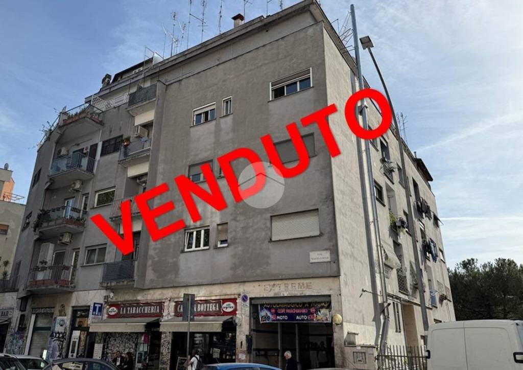 appartamento in vendita a Roma in zona Ostiense