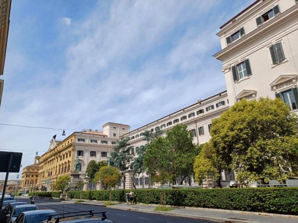 negozio in vendita a Roma in zona Castro Pretorio