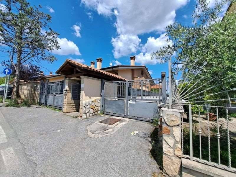 esavano in vendita a Roma in zona Lunghezza