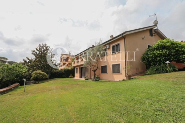 casa indipendente in vendita a Roma in zona Massimina/Casal Lumbroso