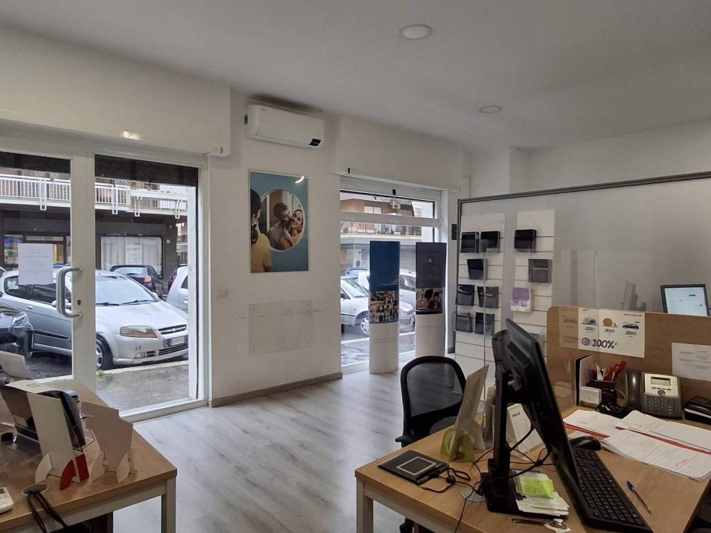 negozio in vendita a Roma in zona Prenestino-Labicano