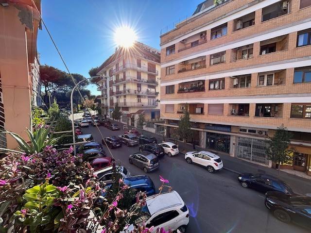 appartamento in vendita a Roma in zona Ardeatino