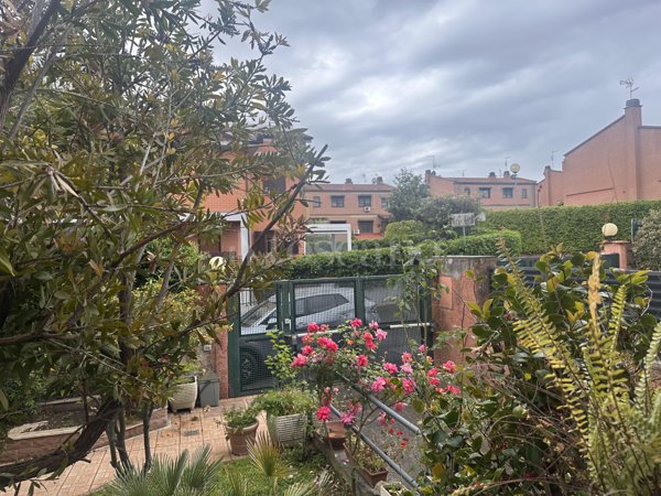 casa indipendente in vendita a Roma in zona Spinaceto