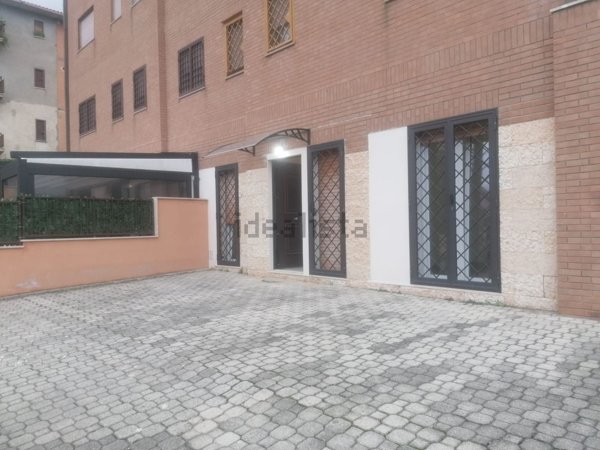 appartamento in vendita a Roma in zona Torre Angela
