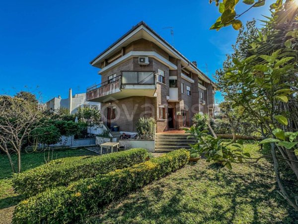 casa indipendente in vendita a Roma in zona Axa