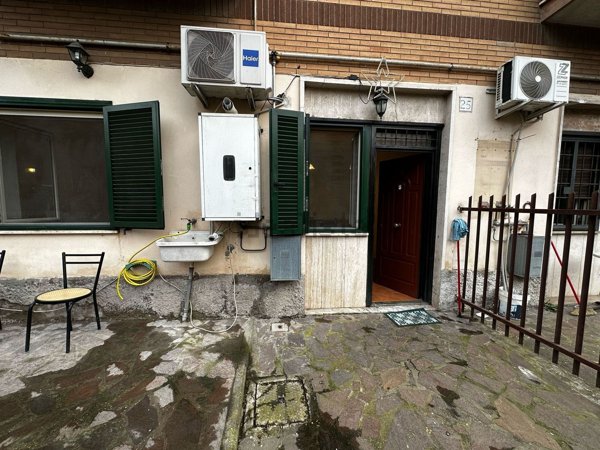 appartamento in vendita a Roma in zona Torre Angela