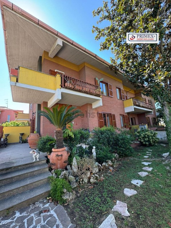 casa indipendente in vendita a Roma in zona Axa