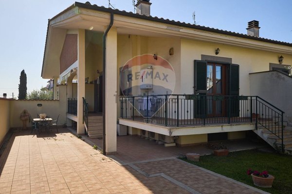 appartamento in vendita a Roma in zona Finocchio
