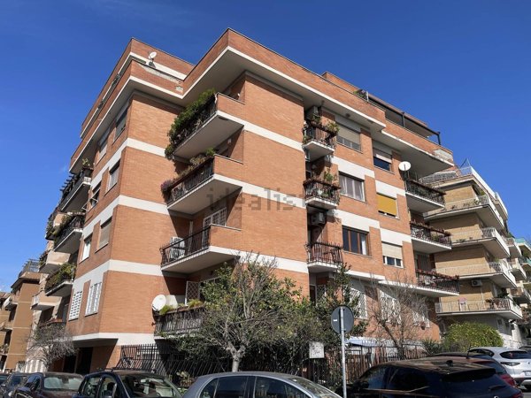 appartamento in vendita a Roma in zona Appio Latino