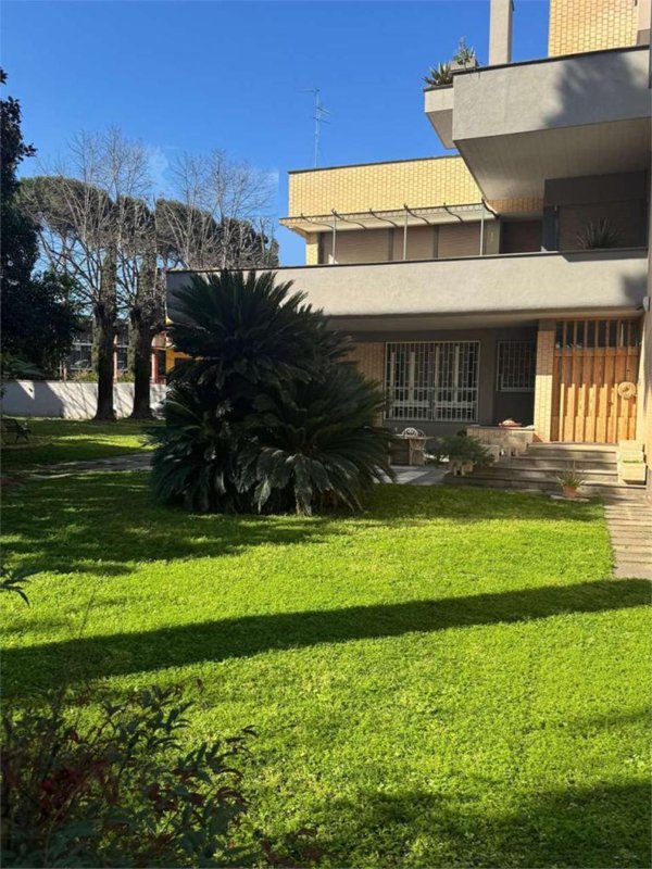 casa indipendente in vendita a Roma in zona Torre Gaia