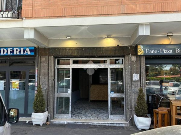 negozio in vendita a Roma in zona Tuscolano
