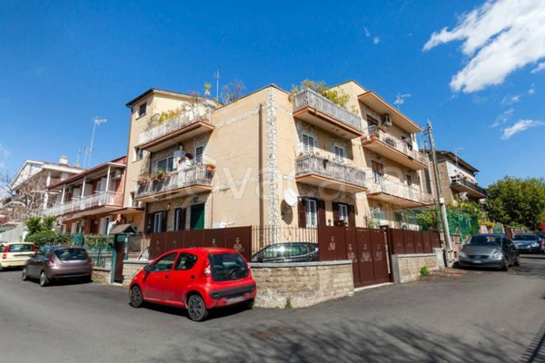 appartamento in vendita a Roma in zona Sette Bagni