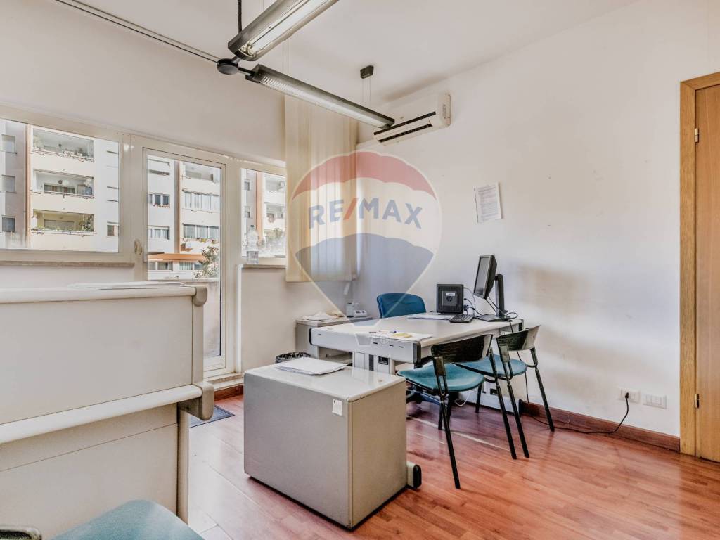 ufficio in vendita a Roma in zona Salario
