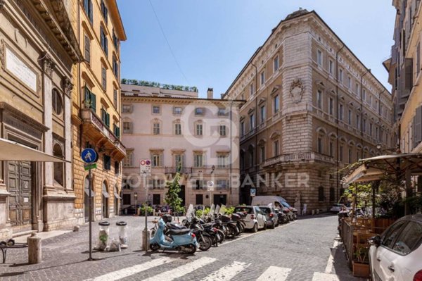 negozio in vendita a Roma in zona Parione/Sant'Eustachio