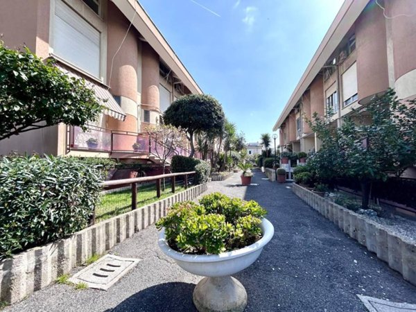 appartamento in vendita a Roma in zona Axa