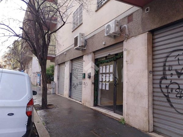 negozio in vendita a Roma in zona Appio Latino