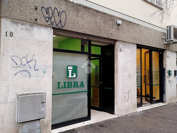 negozio in vendita a Roma in zona Appio Latino