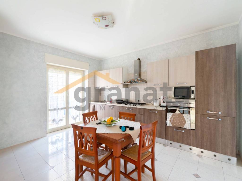 appartamento in vendita a Roma in zona Tomba di Nerone