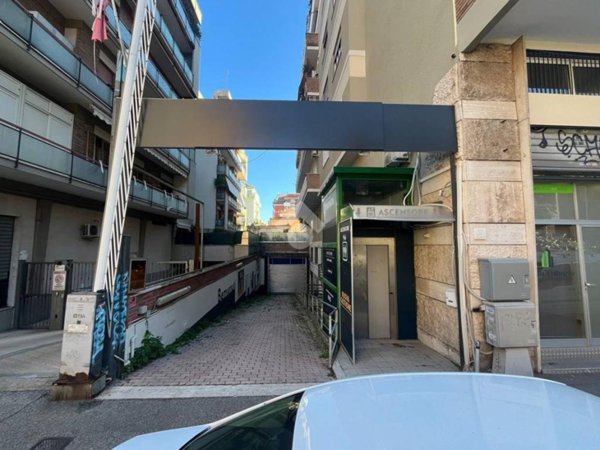 negozio in vendita a Roma in zona Appio Latino