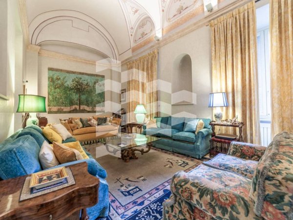 appartamento in vendita a Roma in zona Parione/Sant'Eustachio