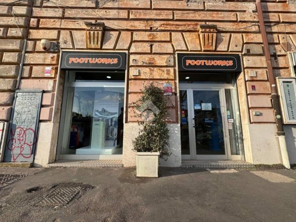 negozio in vendita a Roma in zona Esquilino