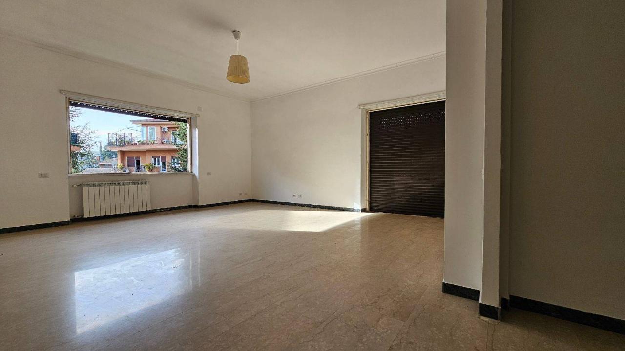 appartamento in vendita a Roma in zona Tomba di Nerone