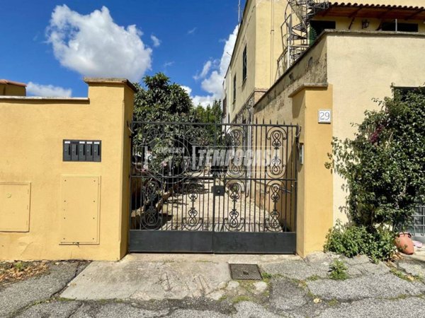 appartamento in vendita a Roma in zona Tuscolano