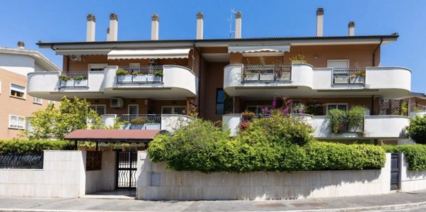 appartamento in vendita a Roma in zona Ardeatino