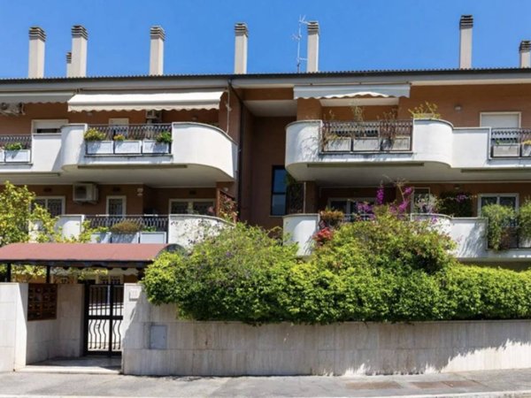appartamento in vendita a Roma in zona Ardeatino