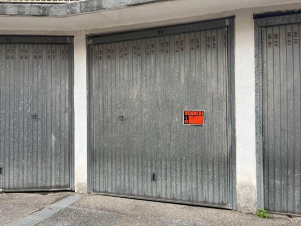 negozio in vendita a Roma in zona Mostacciano