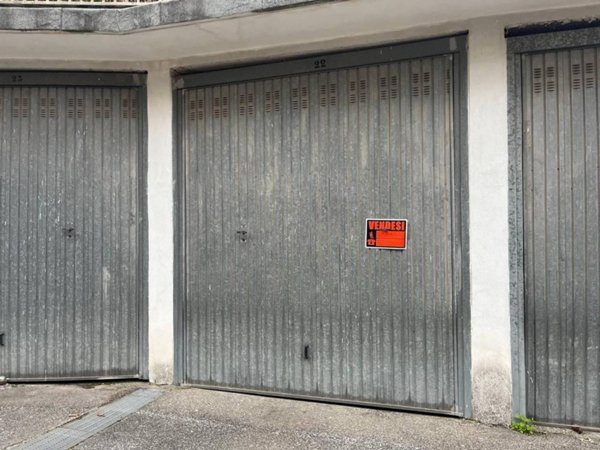 negozio in vendita a Roma in zona Mostacciano