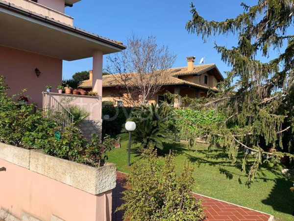casa indipendente in vendita a Roma in zona Infernetto