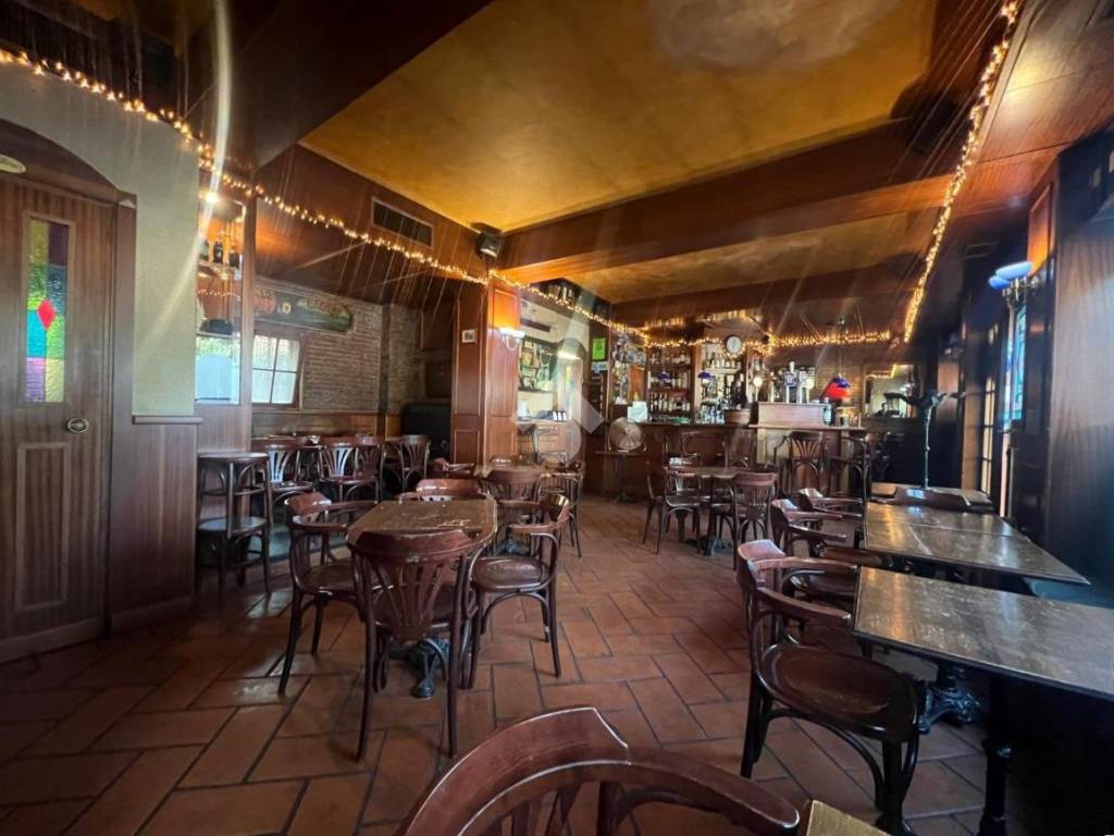 negozio in vendita a Roma in zona Appio Latino