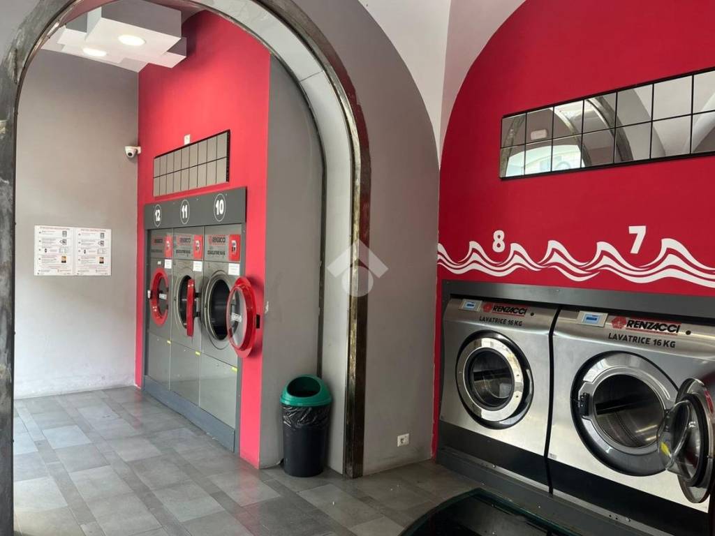 negozio in vendita a Roma in zona Esquilino