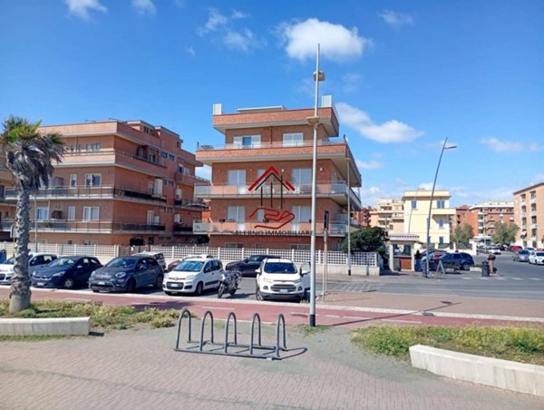 appartamento in vendita a Roma in zona Ostia