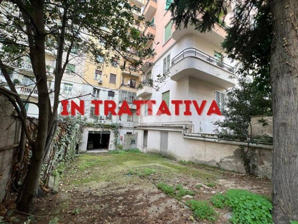 negozio in vendita a Roma in zona Appio Latino