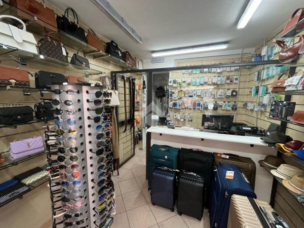 negozio in vendita a Roma in zona Esquilino