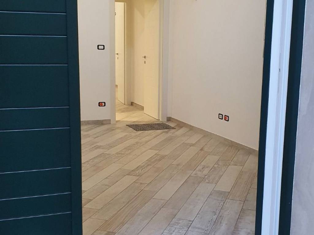 ufficio in vendita a Roma in zona Cinecittà