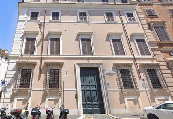 appartamento in vendita a Roma in zona Parione/Sant'Eustachio