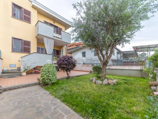 casa indipendente in vendita a Roma in zona Torre Angela