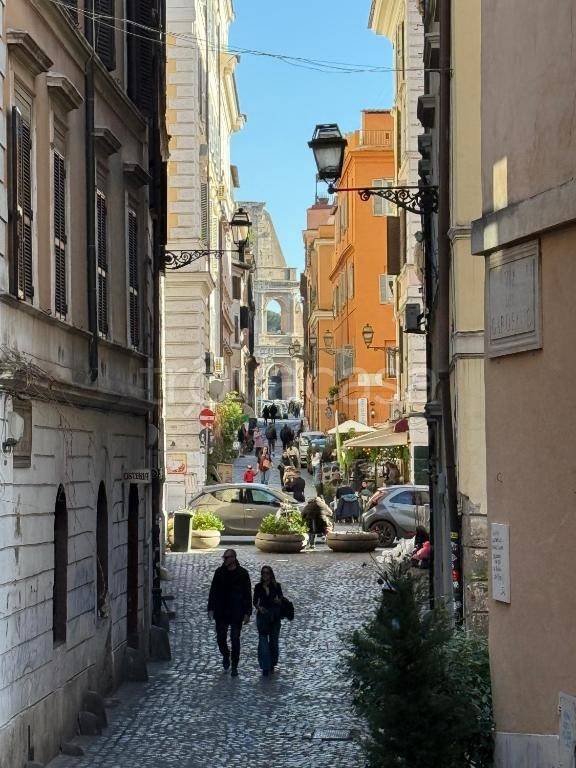 appartamento in vendita a Roma in zona Rione Monti/Campitelli