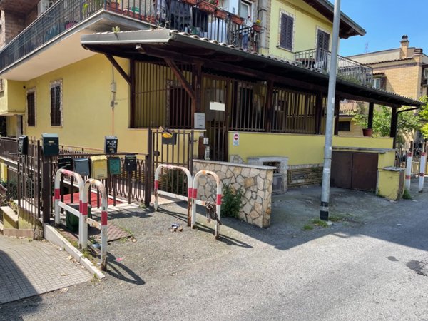 appartamento in vendita a Roma in zona Tor Bella Monaca