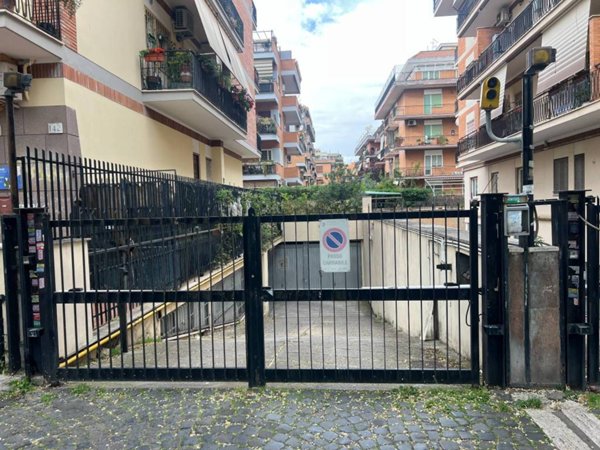 locale di sgombero in vendita a Roma in zona Appio Claudio