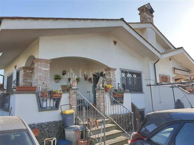 casa indipendente in vendita a Roma in zona Infernetto