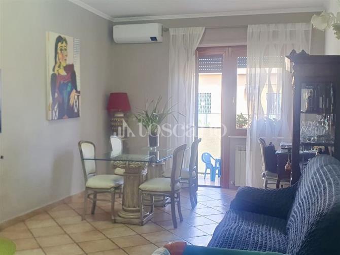 appartamento in vendita a Roma in zona Ardeatino
