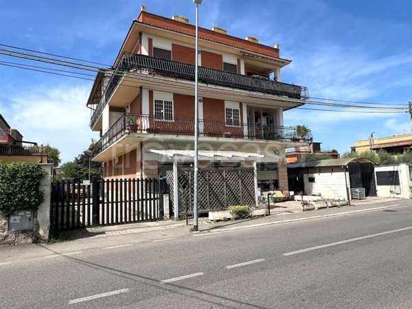 appartamento in vendita a Roma in zona Giardini di Corcolle