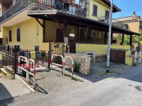 appartamento in vendita a Roma in zona Tor Bella Monaca