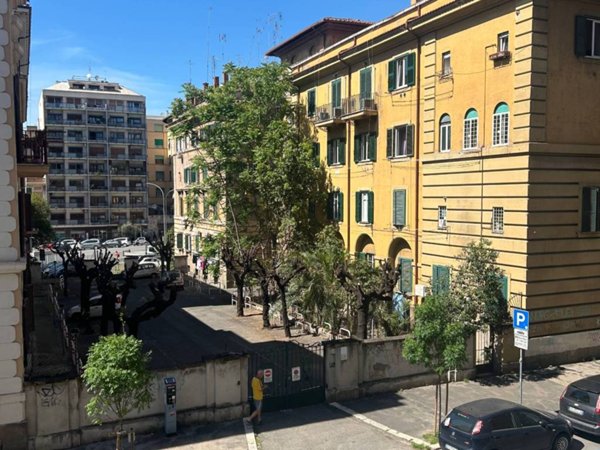 appartamento in vendita a Roma in zona Appio Latino